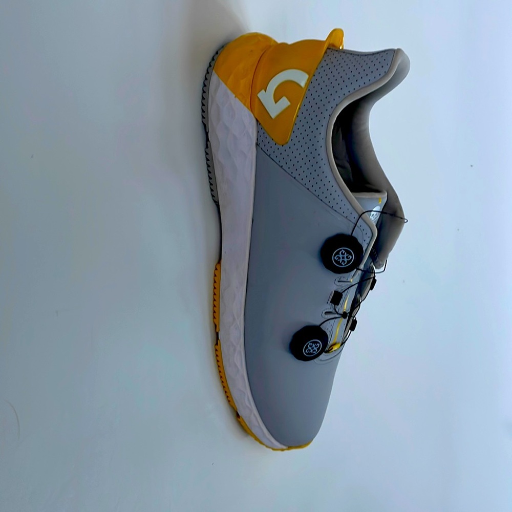 Mens G/Drive golf shoes. Look new. Yellow and gray